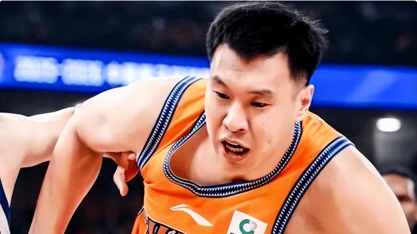 上海大胜，张镇麟仅得5分遭质疑，球迷：没看到他在做更重要事吗