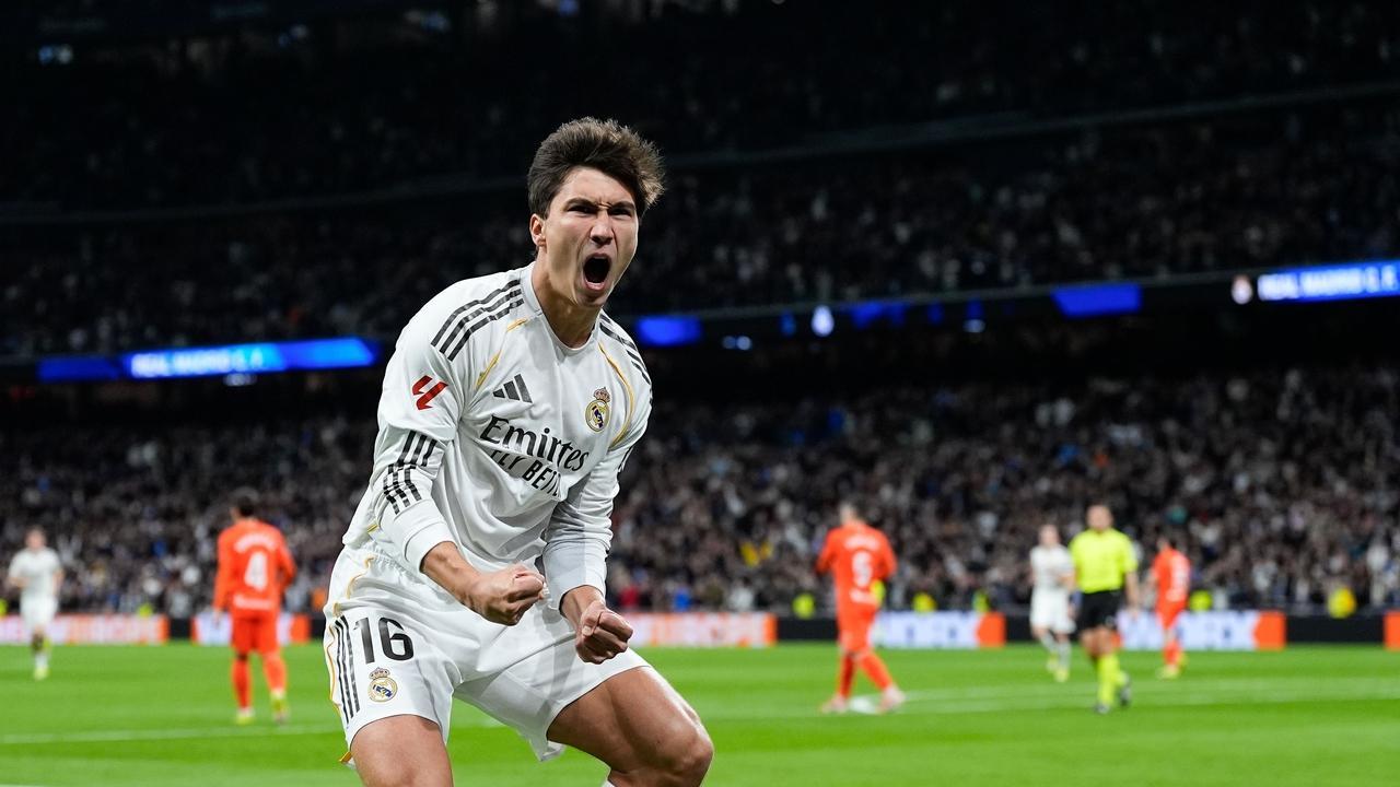 随着皇家社会1-4惨败，西甲争冠白热化，巴萨从榜首滑落