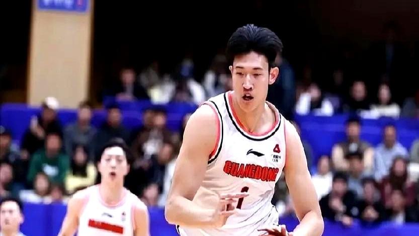 半场砍10+3 能单防洛夫顿，杜锋何为不早用此2米07新星？