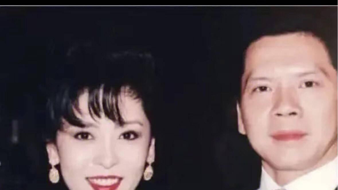 向华强自曝与向太无七年之痒，每日相伴20小时，45年从借戒指到盼金婚