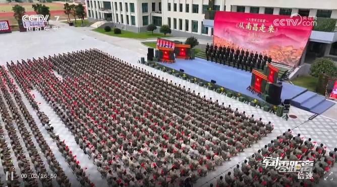 央视以27分钟的时长，播出报道大型军史组歌《从南昌走来》