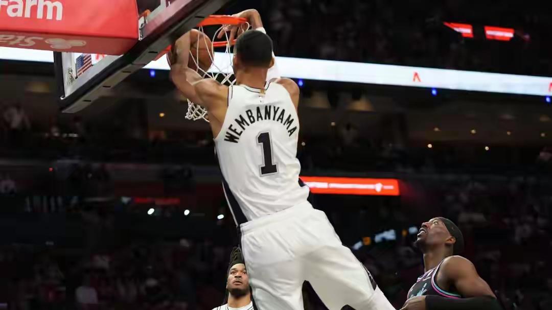 阿德巴约刷83分代价，一胜六负掉到附加赛，每个对手都憋足了劲