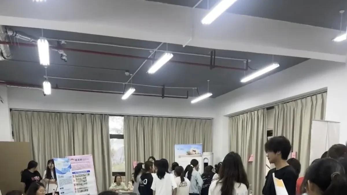 面试官问“你有什么优势”，我掏出手机展示了这个作品集