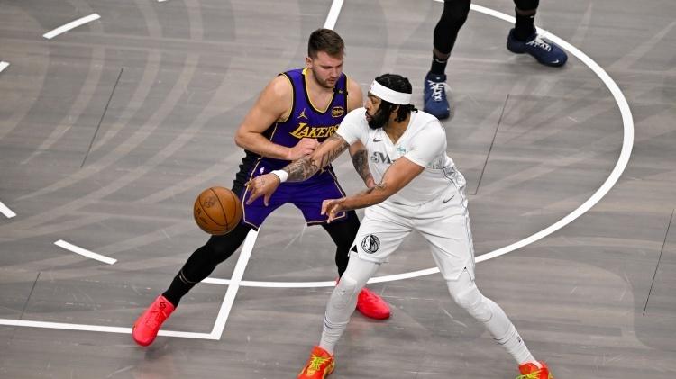 至少缺席6周，浓眉哥伤情出炉！湖人交易东契奇的含金量还在提升