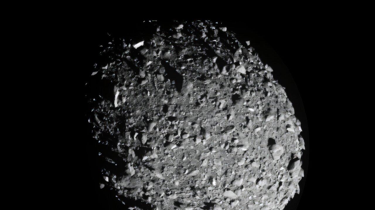 DART图像显示小行星可以在卫星间缓慢抛掷“宇宙雪球”