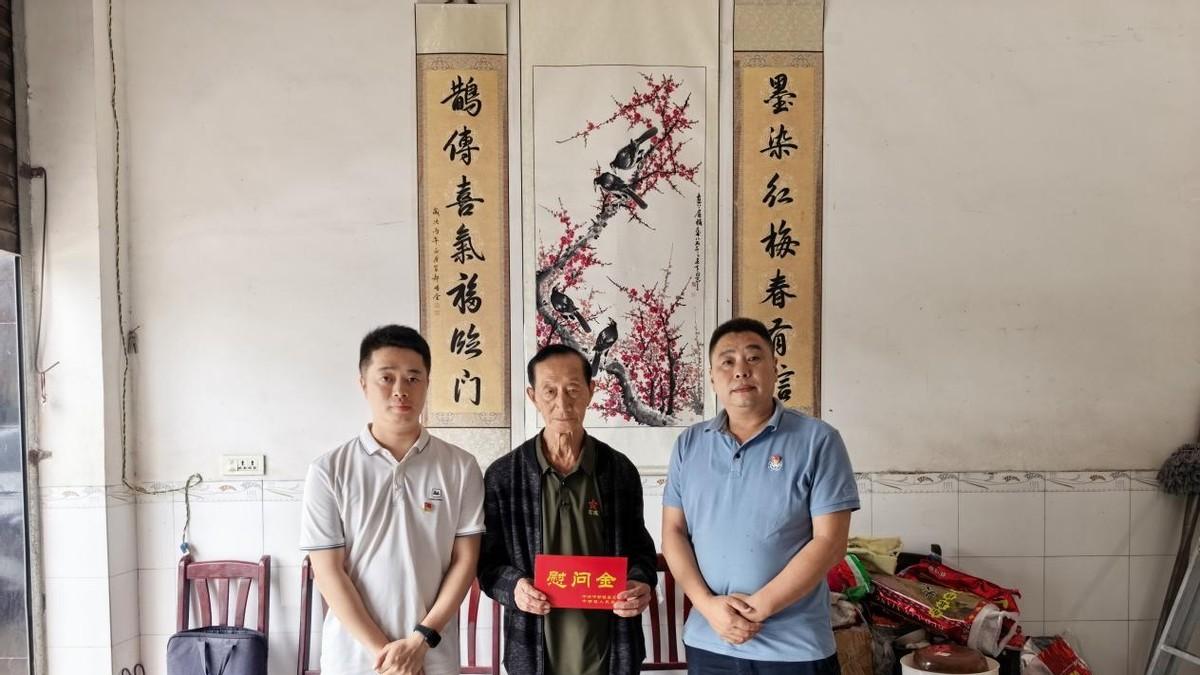 屏山县市场监管局到大田坝村开展“连心共赴现代化”