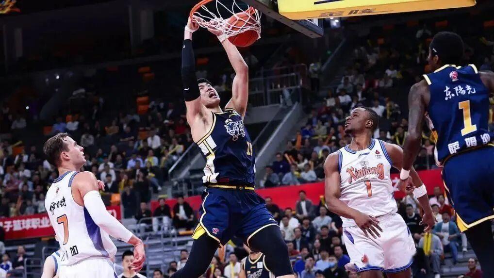 广东队击败新疆队！2人被激活！杜锋动真格了，王牌被DNP不冤