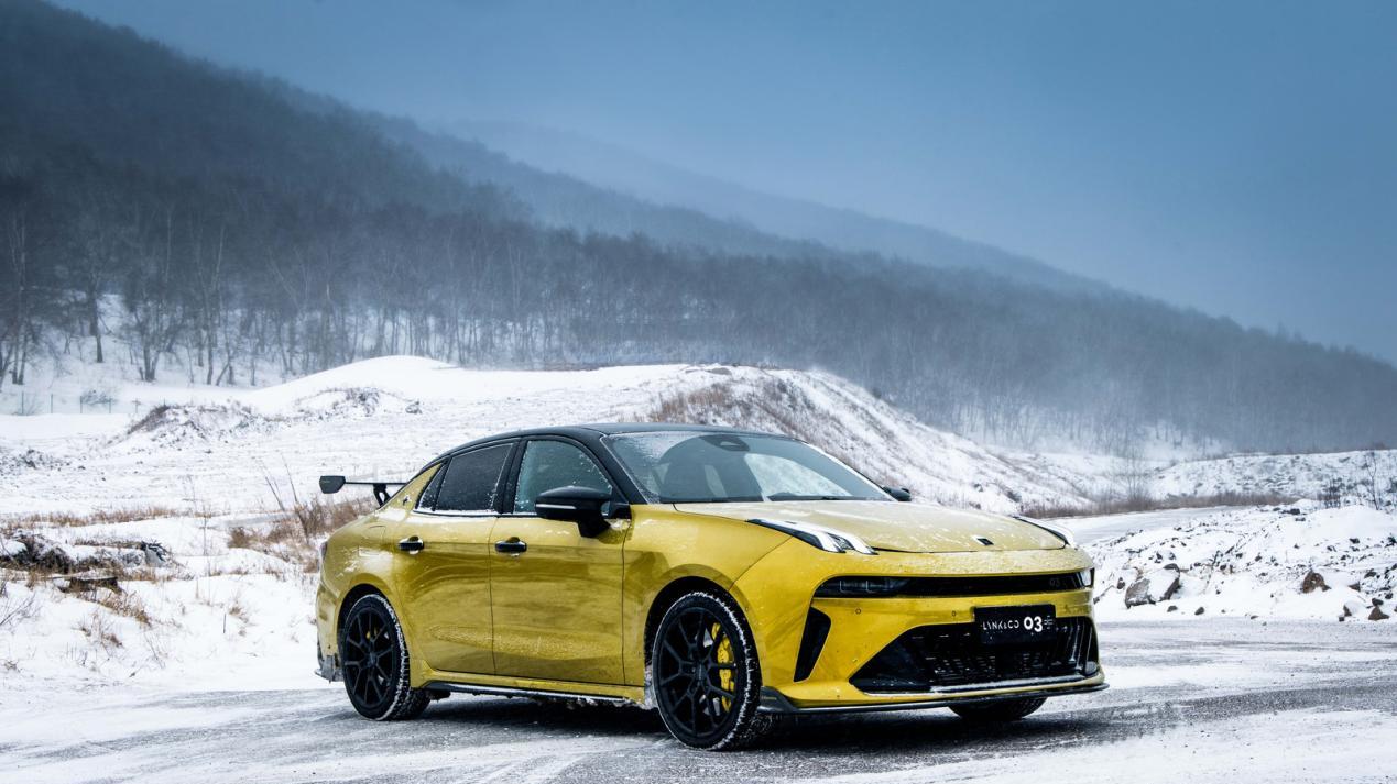 被领克03家族刷屏了！从城市到雪场，它怎么做到又帅又能打？