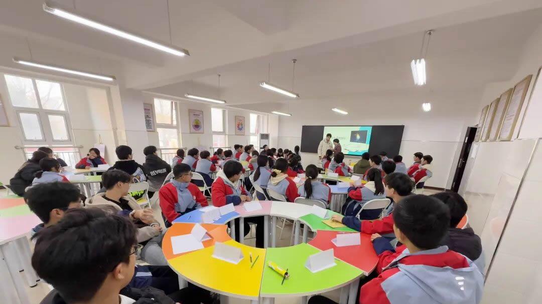 潘新凌青少年心理专家 团体辅导进校园