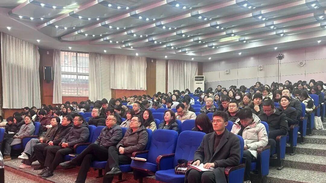 凝心聚力，锚定目标再出发——邯郸市第三中学召开新学期全体教职工开学大会