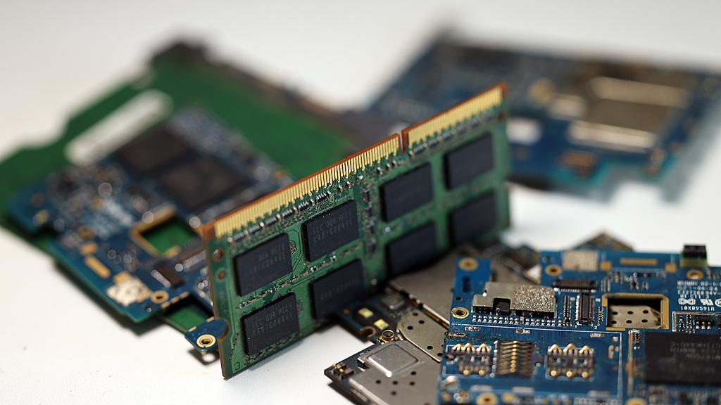 存储芯片价格为何居高不下，还在持续涨价？核心原因藏不住了