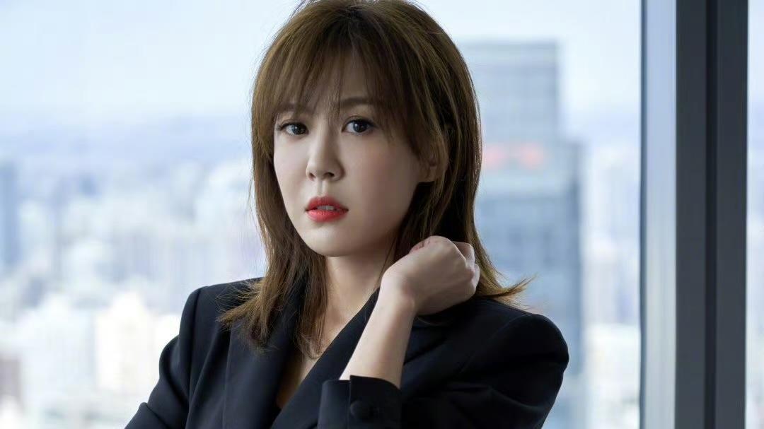 李金铭“消失”之谜：是低调待产还是单纯休假？