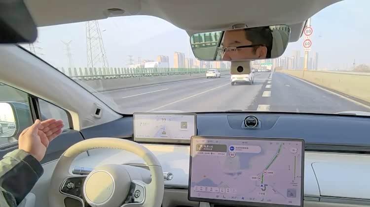 问界M9车主下战书：1000万以内，智驾超华为乾崑，当场全款提车