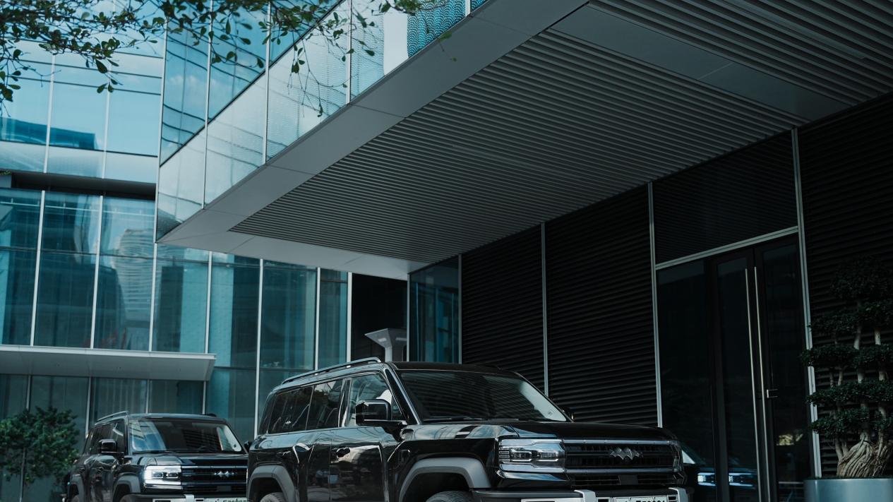 电影《惊蛰无声》车戏太上头！特工开国产车追击，每帧都燃到窒息