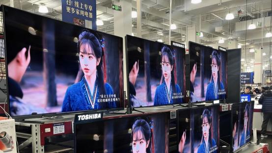 年轻人整顿电视圈！当伪需求退场，高质价比“水桶机”真香