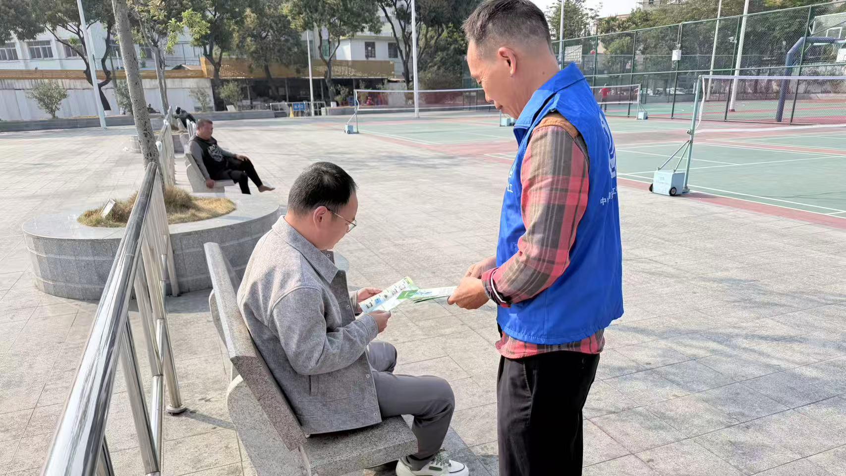 禁毒宣传进村居，筑牢全民防毒墙