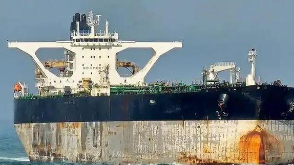 普京刚刚收到败报，美军一路狂追18天，在最后一刻抢下俄超级油轮