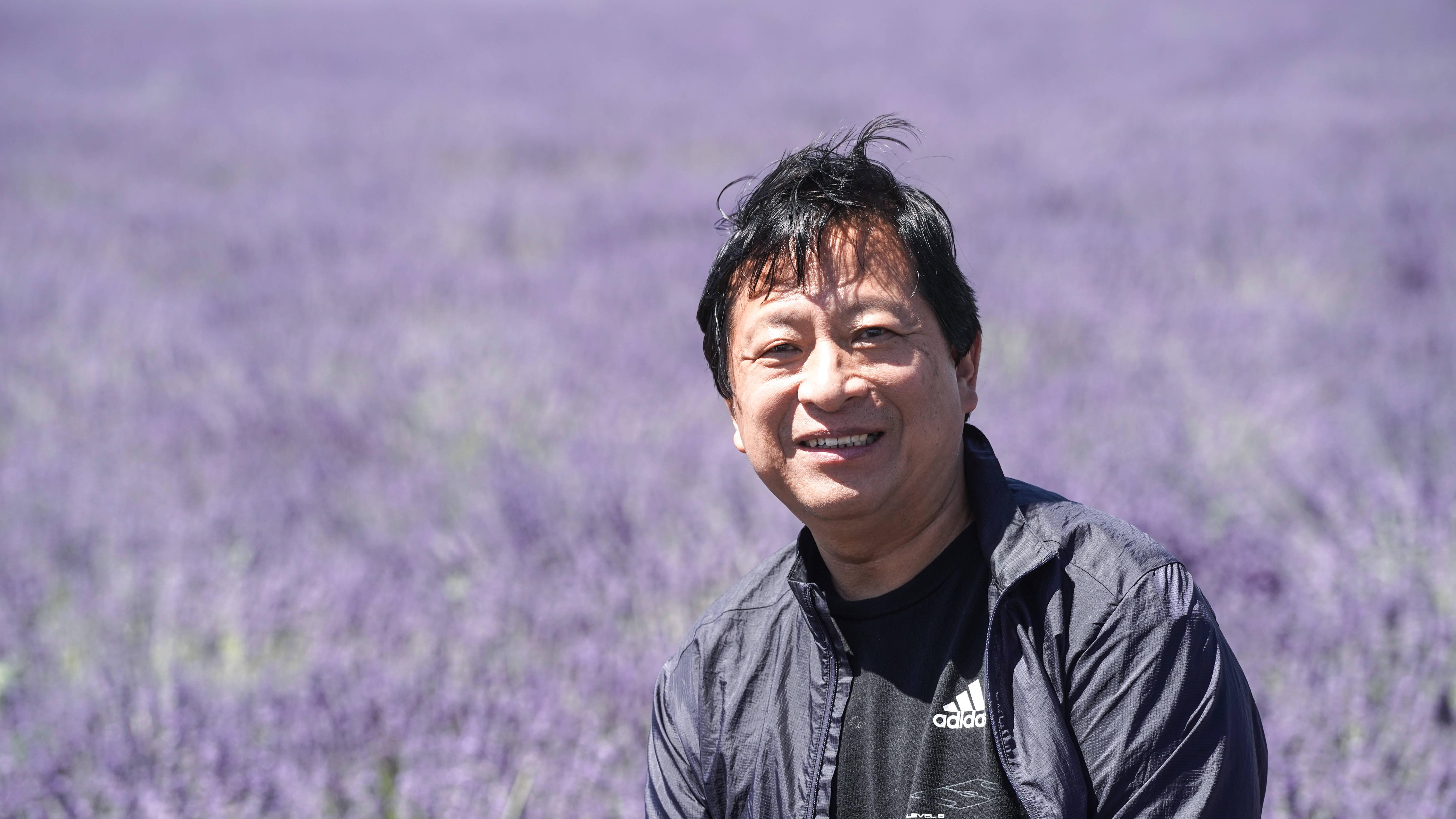 枇杷香里见江南 —— 徐惠泉《采枇杷的少女》赏评