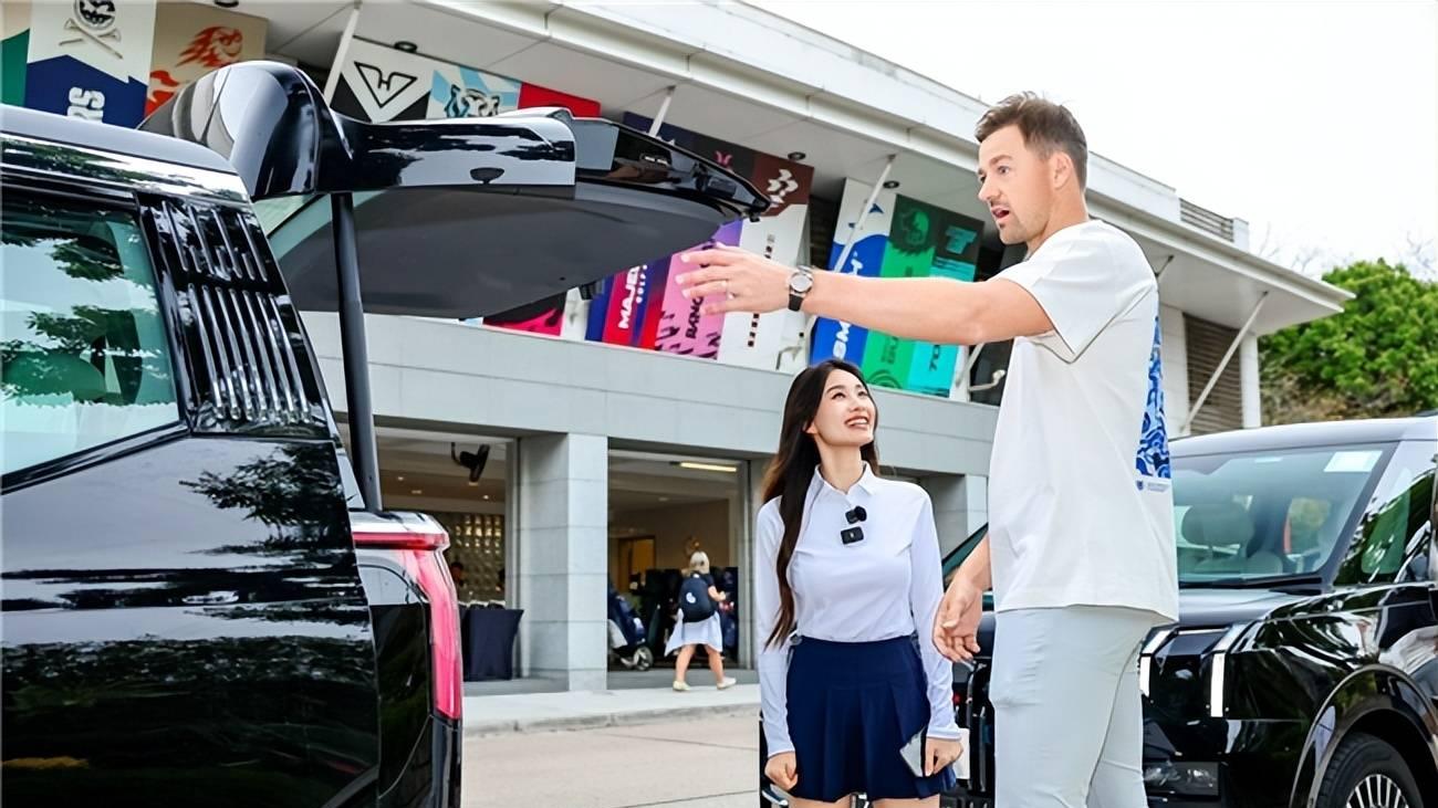 高尔夫球圈人手一台极氪009？