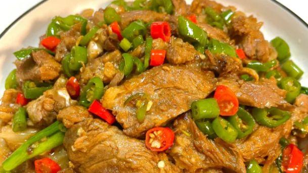 湘式拆骨肉：先炖后炒，鲜辣焦香一口入魂