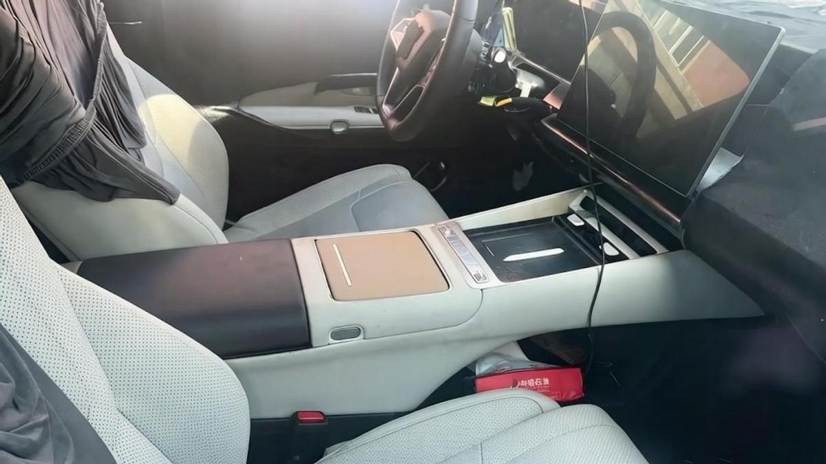 比亚迪迎来“9系”旗舰！或搭载千伏高压+10C闪充，值得期待吗？