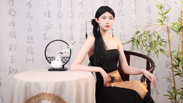 月尹：在光影间起舞，于潮流中寻我