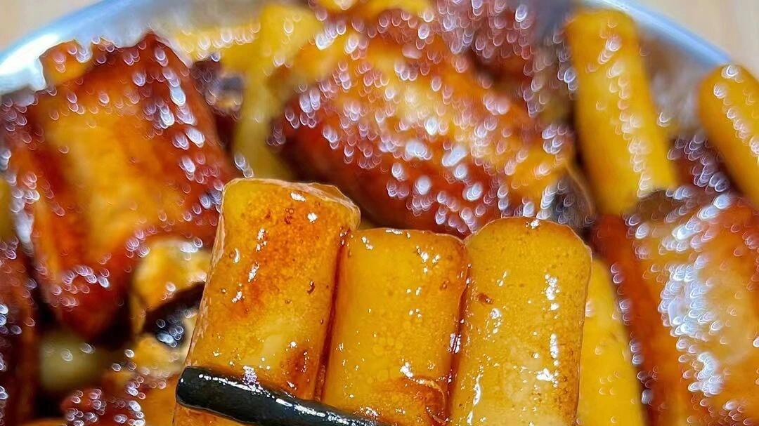 排骨年糕：一口软糯、一口酥香，这才是家的味道！
