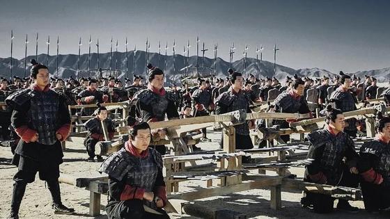 秦朝如何应对外族入侵：狠人、狠招、狠基建，专治不服