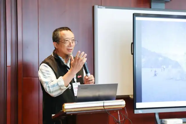 泉州华光职业学院常跃中教授获赵龙省长新春慰问