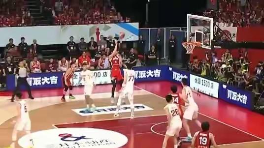 男篮逆转日本，张镇麟一分不得被渡边雄太打懵，下半场被弃用