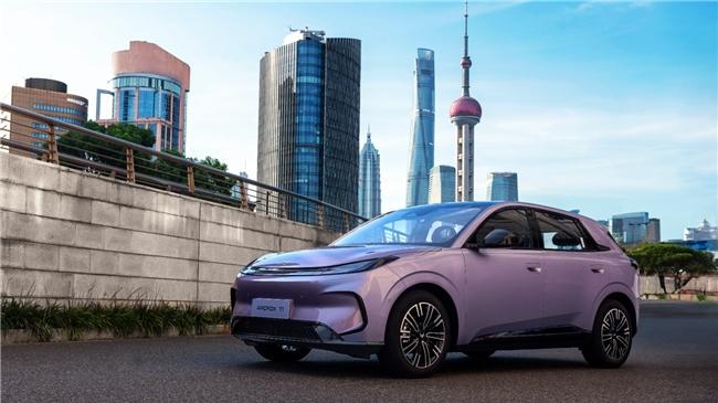 黄金比例车身+LED灯！极狐T1预售6.88万起