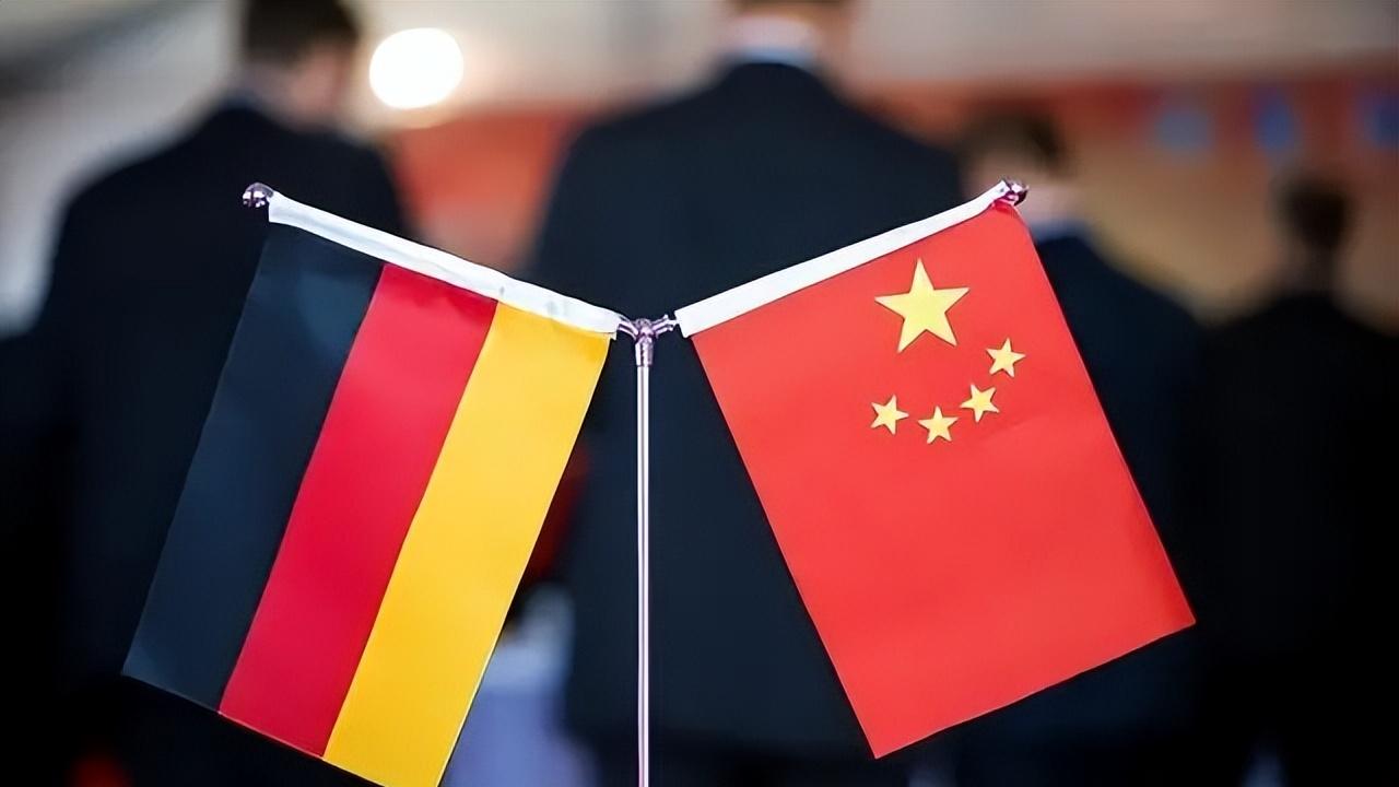 30家德企高管随行，默茨抵京向中方交底，开启德国版“洋务运动”