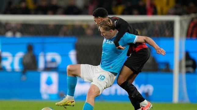 拉姆斯·霍伊伦德拒绝AC米兰，转而投奔那不勒斯，为什么？