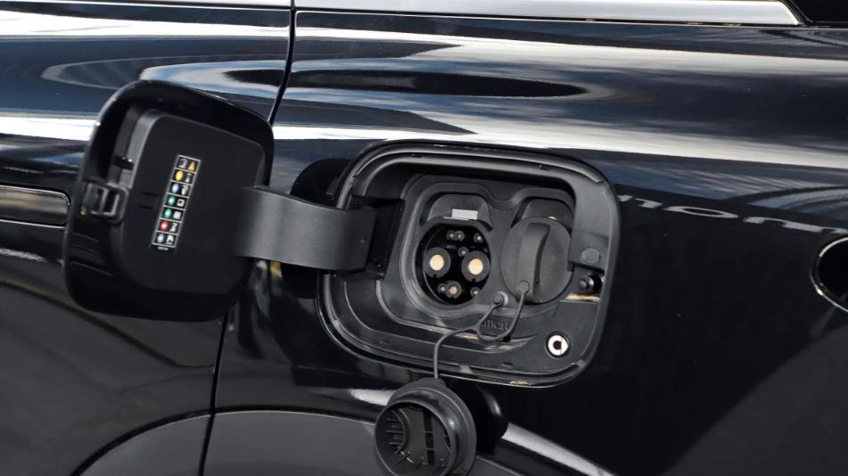 将艺术搬上街头，smart精灵#3联名潮流品牌，全球限量一千台