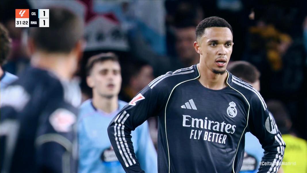 读秒绝杀！巴尔韦德惊艳1击，西甲争冠关键战：残阵皇马逃出生天