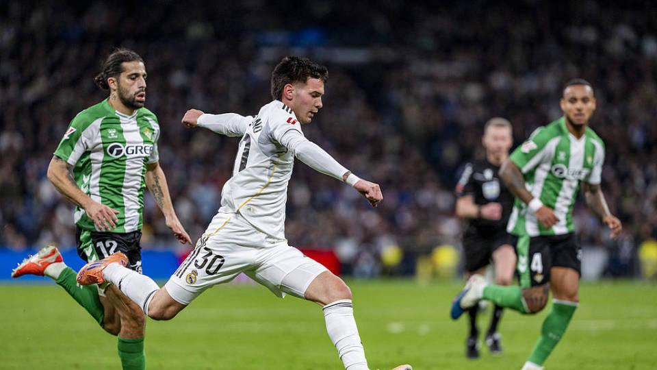 谁能想到？皇马巴萨超新星反差这么大，巴尔德吉2球4助，马斯坦托诺成边缘人