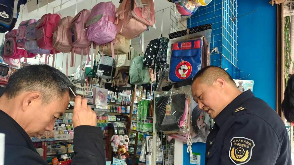 夹江市场监管局开展校园周边专项整治 守护未成年人健康成长