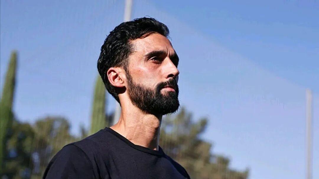 阿韦洛亚的皇马主帅之路 ，师从穆帅+力荐青训，早已被阿隆索预言