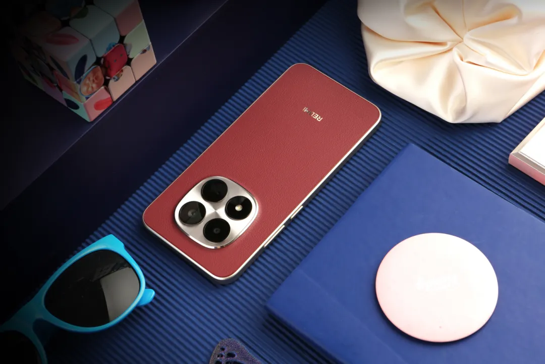 REDMI Note 15 Pro车厘子红图赏｜熟悉的新春版，陌生的沉稳感