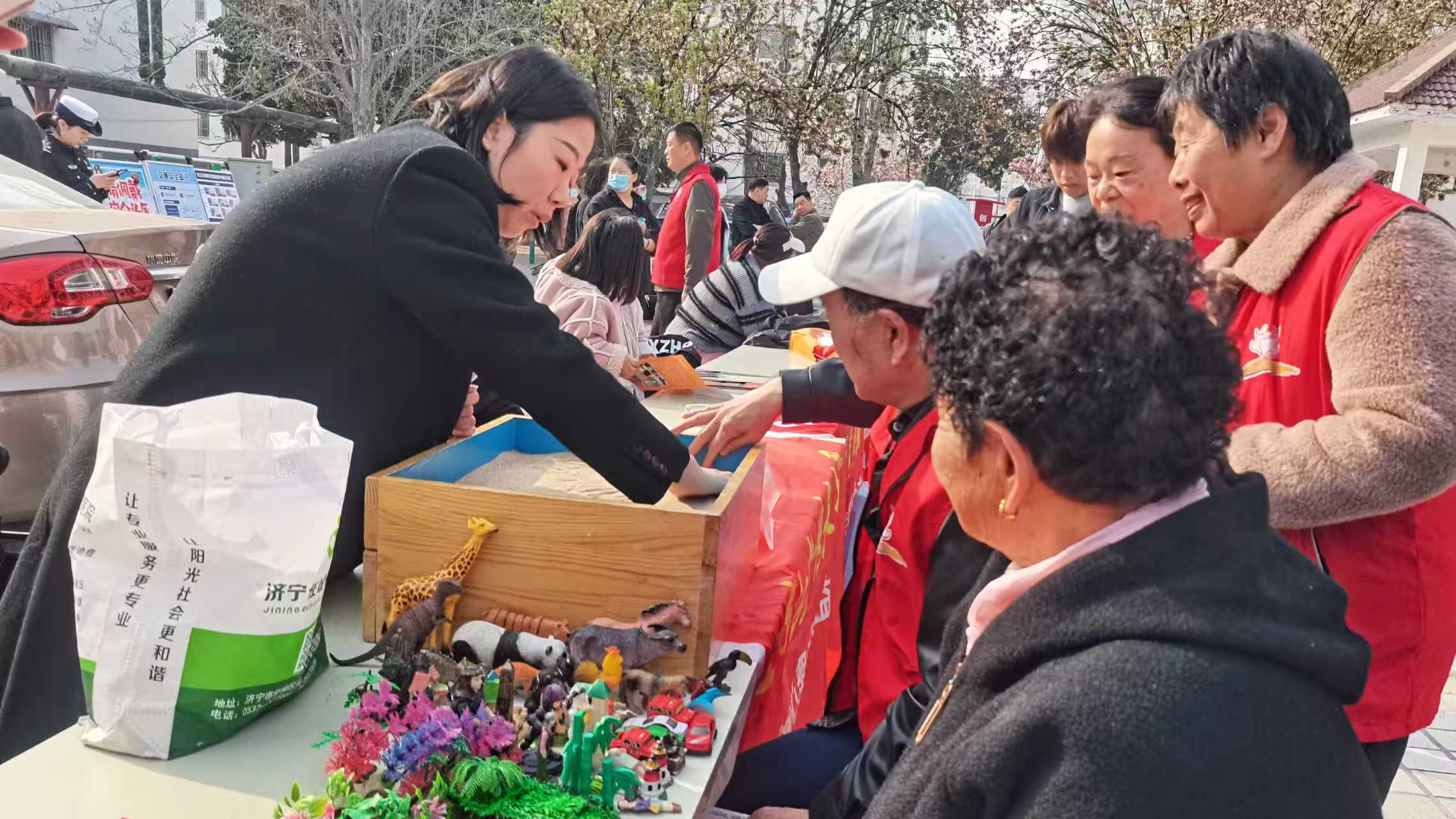 任城区心理健康中心第166次“六进”活动进社区