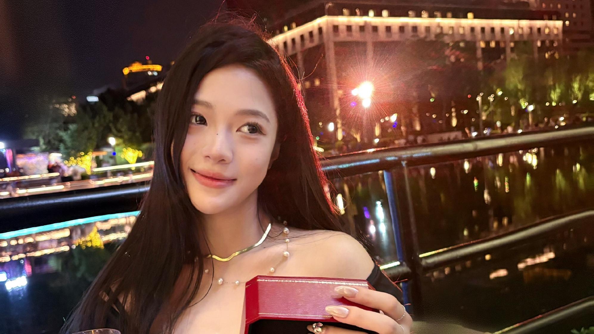 35岁顶流与19岁新人的48小时罗生门：一场地毯、狗和流量的全民审判