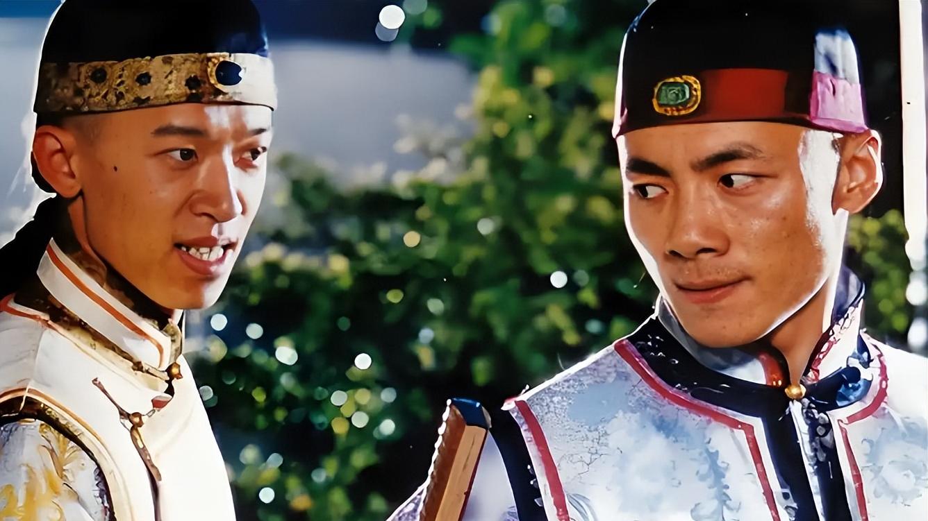 浪漫不在于多贵的礼物，而在于那摞起来厚厚的手写情书