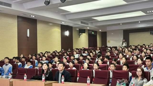 探索睡眠奥秘，守护身心健康——济南燕山中学开展“睡眠与心理健康”主题讲座