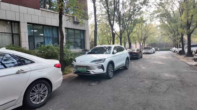 高校校园比亚迪扎堆！为啥高知教师都选它？理性选择的双向奔赴