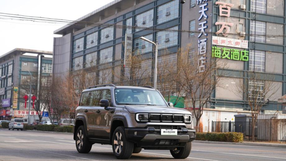 ​硬派越野也能“顾家”？BJ40增程元境智行版想试试这个新角色