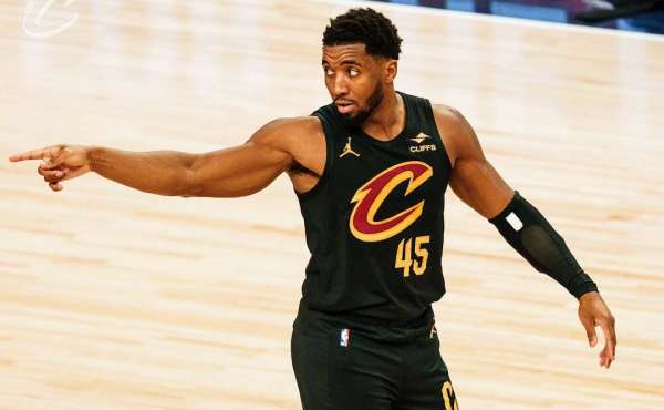 逐帧拆解：米切尔进攻细节解析，对阵森林狼砍下30+8+7