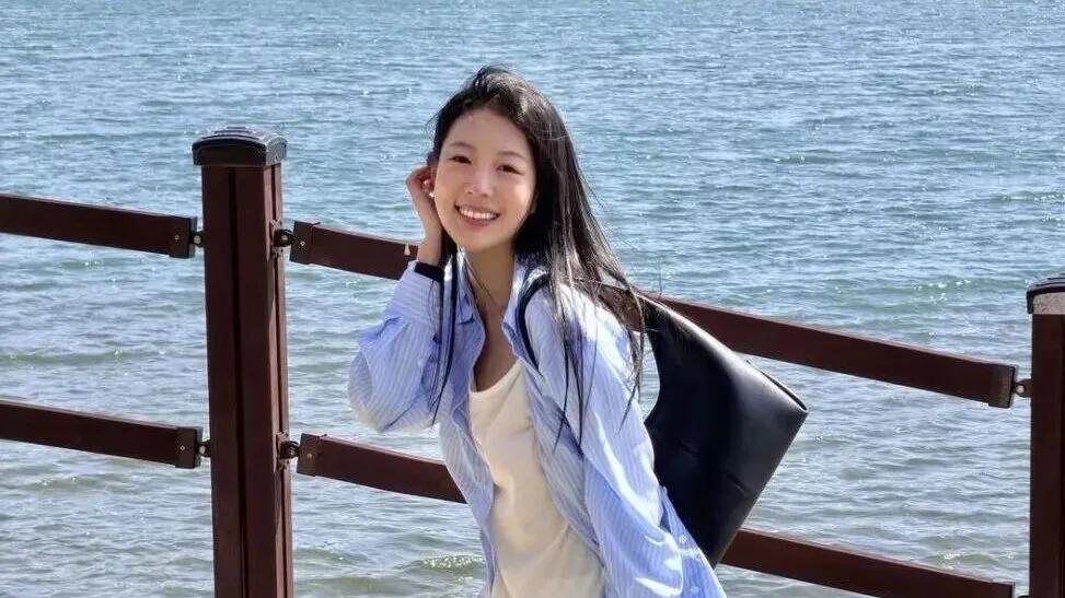 小个子过了35岁：今夏这4条“显高小白裤”太气质了！百搭又时尚，夏日氛围感拉满！