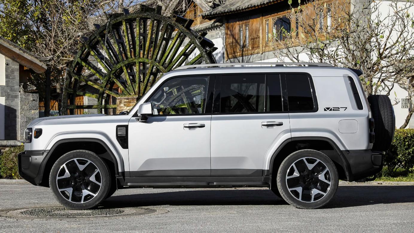 越野的感觉有了，奇瑞iCAR V27块头挺大，增程四驱，车内吊顶