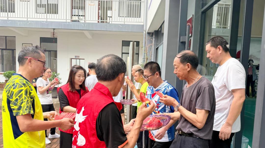 荆门市掇刀区多点发力构筑户外劳动者“避暑港湾”