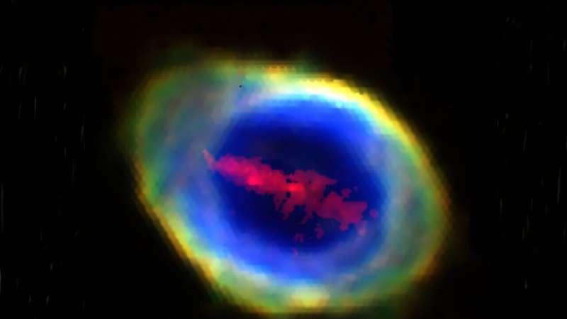 在环状星云中发现的神秘铁“条”